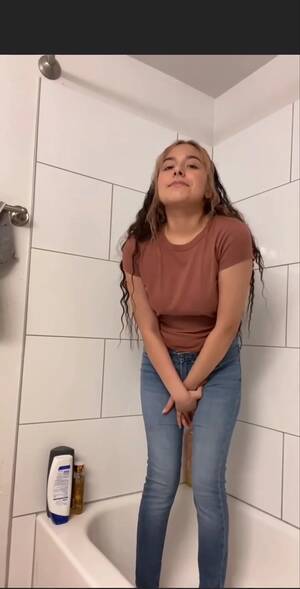 latin girl pissing - Cute Latina Peeing Her Jeans - ThisVid.com