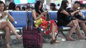 asian dangling - Asian beauty in summer dress caught on the airport dangling her shoe - Feet9