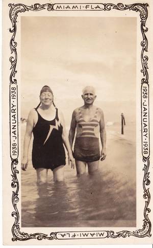 Family Beach 1920s Vintage Porn - bathing suits again | Vintage family photos, Vintage photographs and  Bathing suits