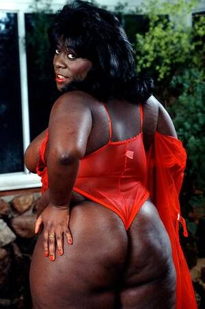 fat black pussy posing - Fat Black Plumper in Red Lingerie Posing and Spreading Pussy