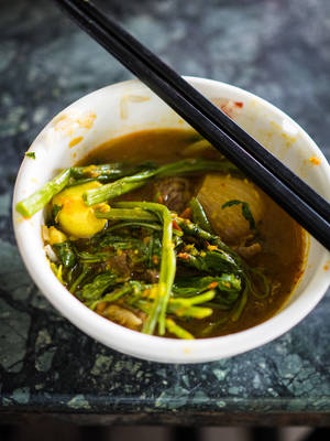 Cambodian Yum Yum Porn - Somlor Machu Kreung Sach Ko (Khmer hot and sour beef soup) is to Cambodia  what Tom Yum is to Thailand.