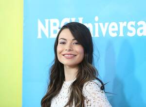 Miranda Cosgrove Nude Lesbian - Miranda Cosgrove's ethnicity, parents, siblings, husband, family -  Tuko.co.ke