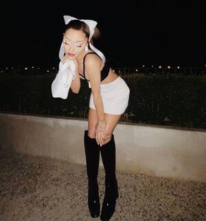 Ariana Grande Socks Porn - Ariana Grande Knee High Boots : r/CelebThighHighs