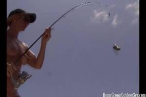 fishing handjob - Blonde MILF Gives Blowjob And Handjob While Fishing On Boat : XXXBunker.com  Porn Tube