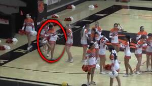 College Cheerleader Caught Having Sex - Alexee Trevizo Seen Cheerleading With Bump Before Having Baby: Video |  Inside Edition