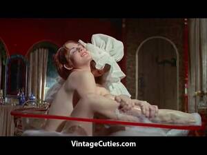 70s Lesbian Porn Shower - Lesbian Action in the Bathroom (1960s Vintage) | xHamster
