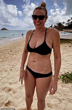 Chelsea Handler Porn - Chelsea Handler, 46, flashes her amble chest and toned tummy in a bikini |  Daily Mail Online