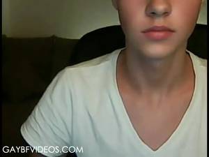 cam solo - Sensual solo twink talking on cam and playing with lips - GayPornix.com