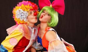 Clown Girl Porn - The Terrifying Clown Craze Is Actually Turning People On, According To  Pornhub