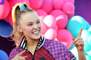 Jojo Siwa Has Sex - JoJo Siwa Cuts Off Ponytail, Shows Off New Hairdo