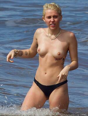 miley cyrus nude beach naked - Miley Cyrus Topless at the Beach In Maui | Sexy Photo, sexy photos, erotic  photos, sexy girls. Fotos sexis y erÃ³ticas