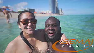 black freaks miami nude beach - MY NUDE ADVENTURES AT MIAMI BEACH - XVIDEOS.COM