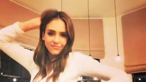 Jessica Alba Sex Tape - Jessica Alba Flaunts Abs In 'Savage' TikTok Dance Challenge Video