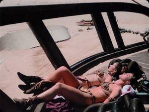 bikini star wars nude - on-set shot of Carrie Fisher near naked in her Leia bikini along with her