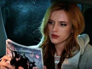 Bella Thorne Lesbian - Bella Thorne & Famous In Love to Fill a Pretty Little Liars-Shaped Hole in  Our Hearts