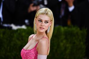 Nicola Peltz Fucked Porn - Nicola Peltz Net Worth: How the Actress Makes Money | Life & Style