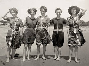 Family Beach 1920s Vintage Porn - bathing suits again | Vintage family photos, Vintage photographs and  Bathing suits