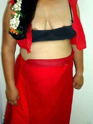 Bra Teasers - Indian MILF aunty stripping red saree blouse black bra teaser pics (6)