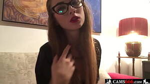 Fucking Girls With Glasses - Hot girl with glasses fucking herself good - CAMS666.com - XVIDEOS.COM