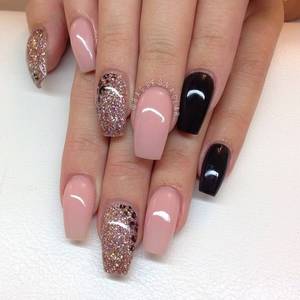 Black Stars With Nail Polish - Don't care for the shape of the nails but like the color pattern