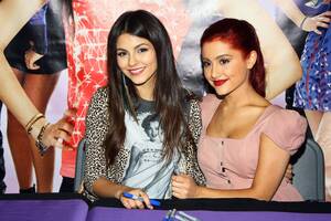 Ariana Grande Victoria Justice Porn - Victoria Justice Denies Feud With Ariana Grande After \