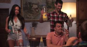 Catala Porn - Este vÃ­deo estÃ¡ protagonizado por Marta La Croft y nos muestra a un grupo  de amigos jugando a 'yo nunca'. El novio de Marta se emborracha... y Marta  busca ...