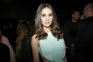 Budding Brie - alison brie GLOW