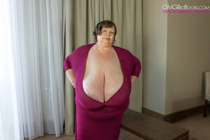 bbw deep cleavage - Deep Cleavage Giant Breasts - Pichunter