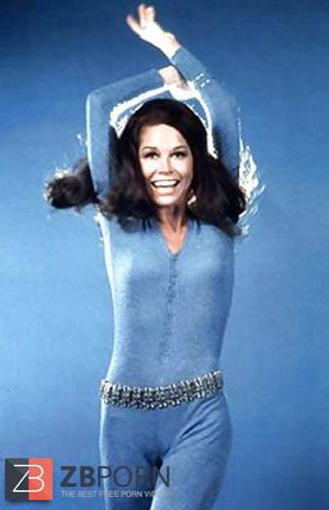 Mary Tyler Moore Porn - Mary Tyler Moore Legshow plus Fakes