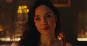 Gal Gadot Xxx Porn - Red Notice' Stars Gal Gadot and Dwayne Johnson Spar - Netflix Tudum