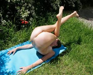 bbw yoga pants - Backyard Nude Yoga