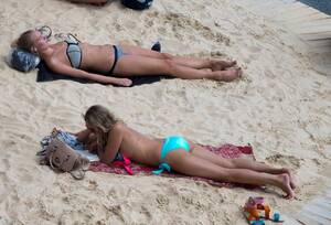 euro topless beach videos - French women no longer like topless sunbathing