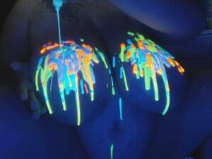 Glowing Porn - Free Glow In The Dark Porn | PornKai.com