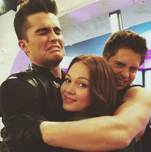 Kelli Berglund Peyton List Porn - Photo: Kelli Berglund With Billy Unger & Spencer Boldman March 26, 2015