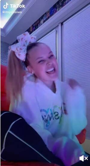 Jojo Siwa Naked Porn - JoJo Siwa fans convinced teen, 17, 'came out' as she lip-syncs to Lady Gaga  and dances in Pride video on TikTok | The US Sun