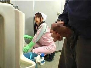 japanese toilet - Watch í™”ìž¥ì‹¤ ì²­ì†Œë¶€ì™€ ìƒê¸´ ì¼ - Japanese Mom, Japanese Nurse, Japanese Chikan Porn -  SpankBang