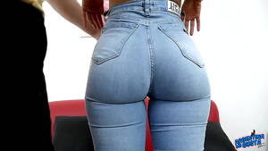 ass in skinny jeans - HOLY SH*T! She can have THAT ASS in Tight Jeans! Uffff - XVIDEOS.COM