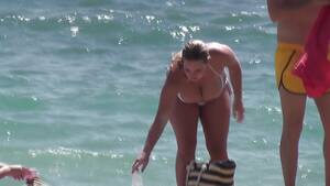 bbw beach spy - BBW in bikini at the beach - 8 photos