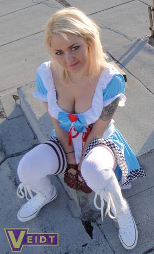 Alice Sexy Disney Princess Porn - 14 best Downblouse images on Pinterest | Good looking women, Beautiful  women and Beleza