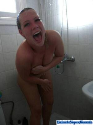 girls caught in shower - Voyeur shower photos,girls caught in shower - private photos