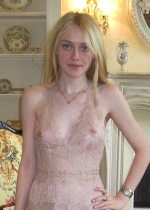 Dakota Fanning Naked Porn Sex - Dakota+Fanning+nude+08.jpg.cf.jpg (399Ã—