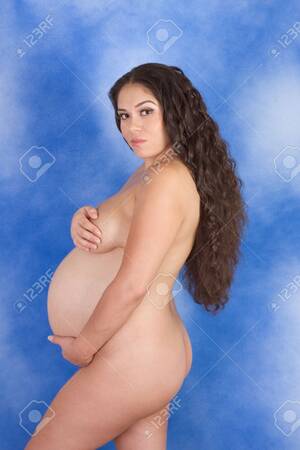 mujer latin nude models - pregnancy 3 weeks before childbirth, naked ethnic Hispanic Latina woman  Stock Photo - 8552792