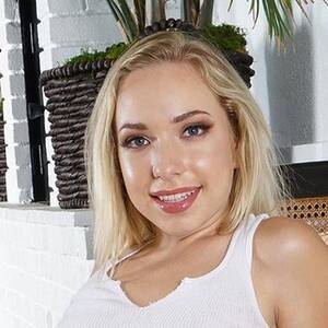 Amy Summers - Amy Summers bio | Read about her profile at FreeOnes