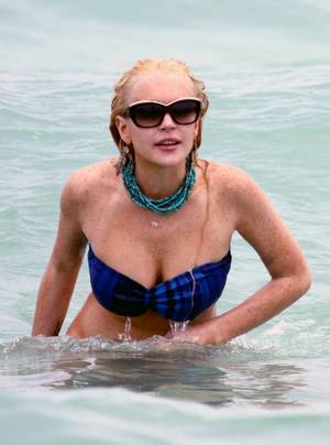 Lindsay Lohan Big Tits - Lindsay Lohan Blue Bikini Boob-Slip Candid Photos From Miami - Young chick  gets nailed