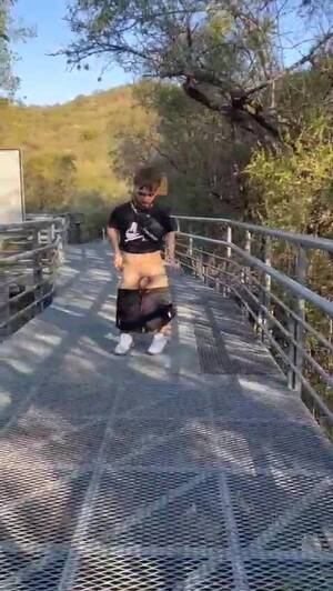 Midget Flashing Porn - Midget on the bridge - ThisVid.com