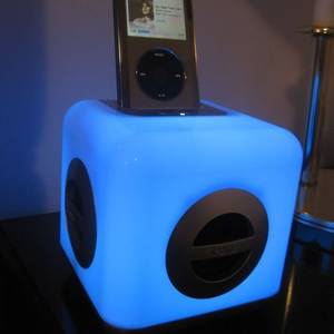 College Striphub - iPod Speaker Dock #Accessories, #CoolGadgets, #Entertainment, #Home