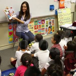 Elementary School Porn - Porn star Sasha Grey read books to some first graders at Los Angeles elementary  school