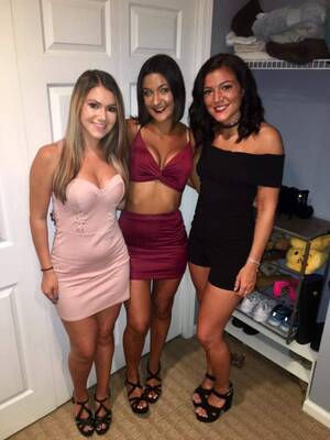 College Dress Porn - College seniors in tight dresses Foto Porno - EPORNER