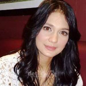 Luna Maya - Video Porno Mirip Luna Maya-Ariel Hebohkan Twitter