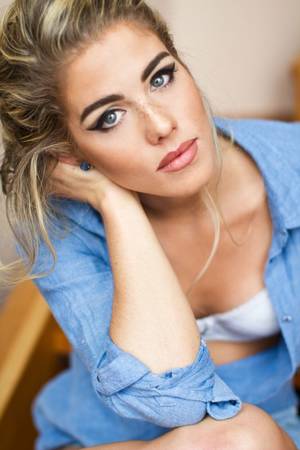 Felicity Smoak Cw Porn - Emily Bett Rickards best known for portraying Felicity Smoak in The CW  television series Arrow